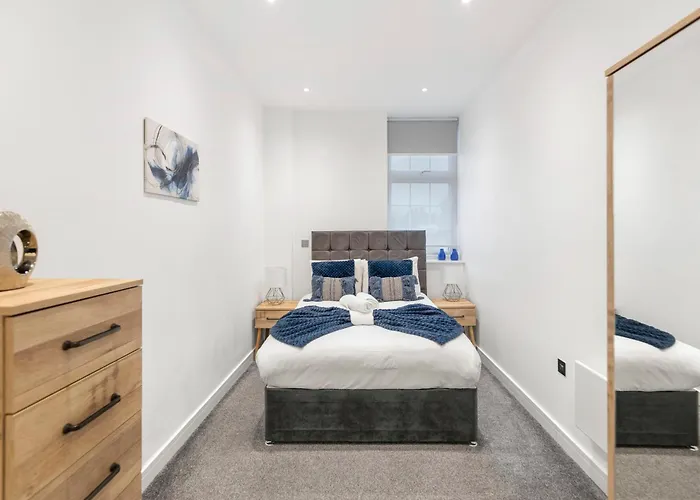 Welcoming And Spacious Apartment- Excellent Location